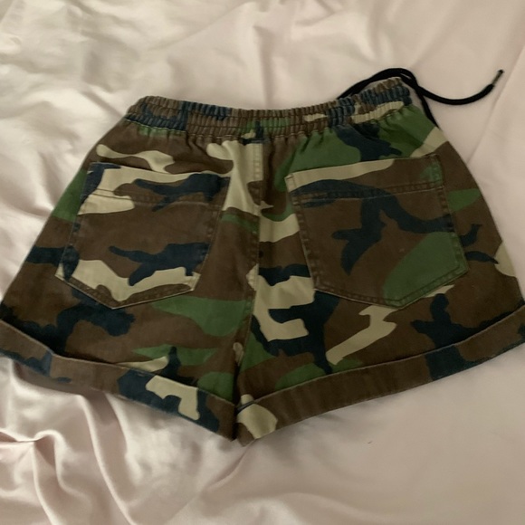 Forever 21 Camo Shorts - Picture 2 of 3